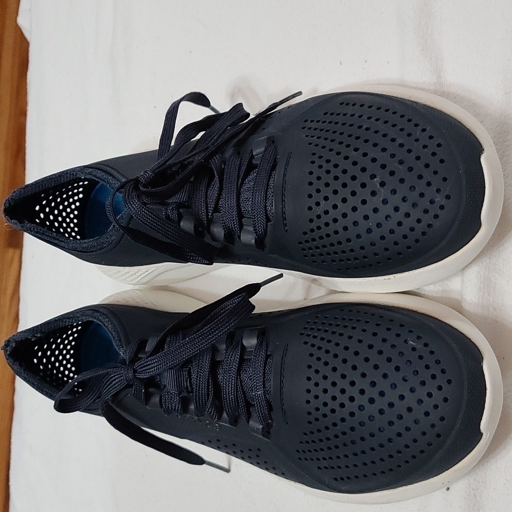 CROCS Unisex Navy Lace-up Rubber Sneakers Waterproof  Sz‎ W 11/M 8 GUC READ